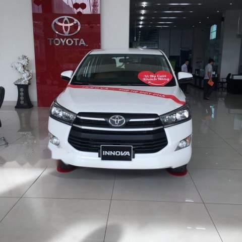 Toyota Innova   2.0E  2018 - Cần bán Toyota Innova 2.0E năm 2018, màu trắng