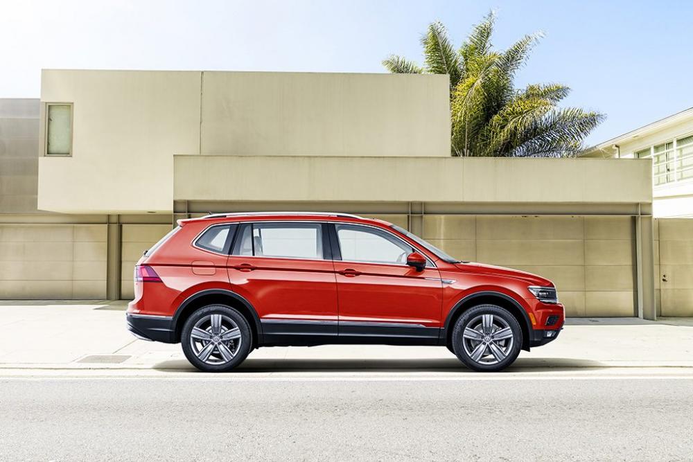 Volkswagen Tiguan Allspace 2018 - Volkswagen Phạm Văn Đồng bán Volkswagen Tiguan Allspace, trả trước 500tr, sẵn xe giao ngay