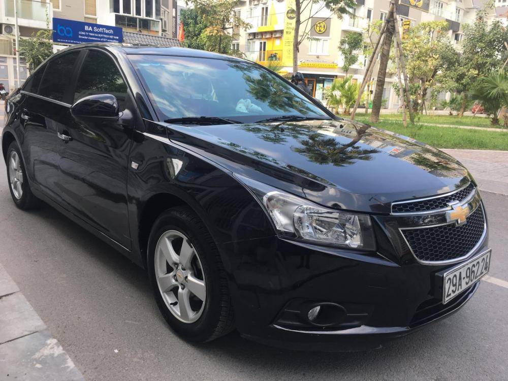 Chevrolet Cruze LS 2013 - Bán xe Chevrolet Cruze LS 2013, màu đen, giá 378tr