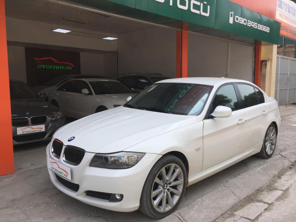 BMW 3 Series 320i 2010 - Bán xe BMW 3 Series 320i đời 2010, màu trắng, nhập khẩu nguyên chiếc