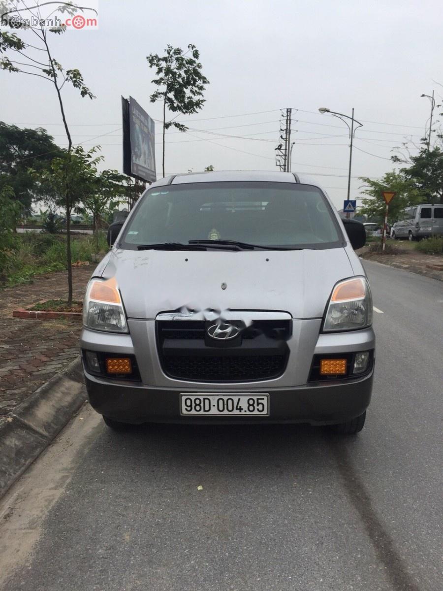 Hyundai Grand Starex 2004 - Bán Hyundai Grand Starex năm 2004, màu bạc, nhập khẩu