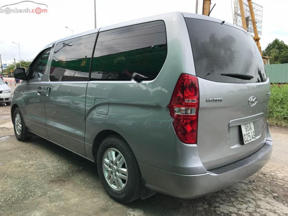 Hyundai Grand Starex  2.5MT  2016 - Cần bán lại xe Hyundai Grand Starex 2.5MT sản xuất 2016, màu bạc, nhập khẩu nguyên chiếc