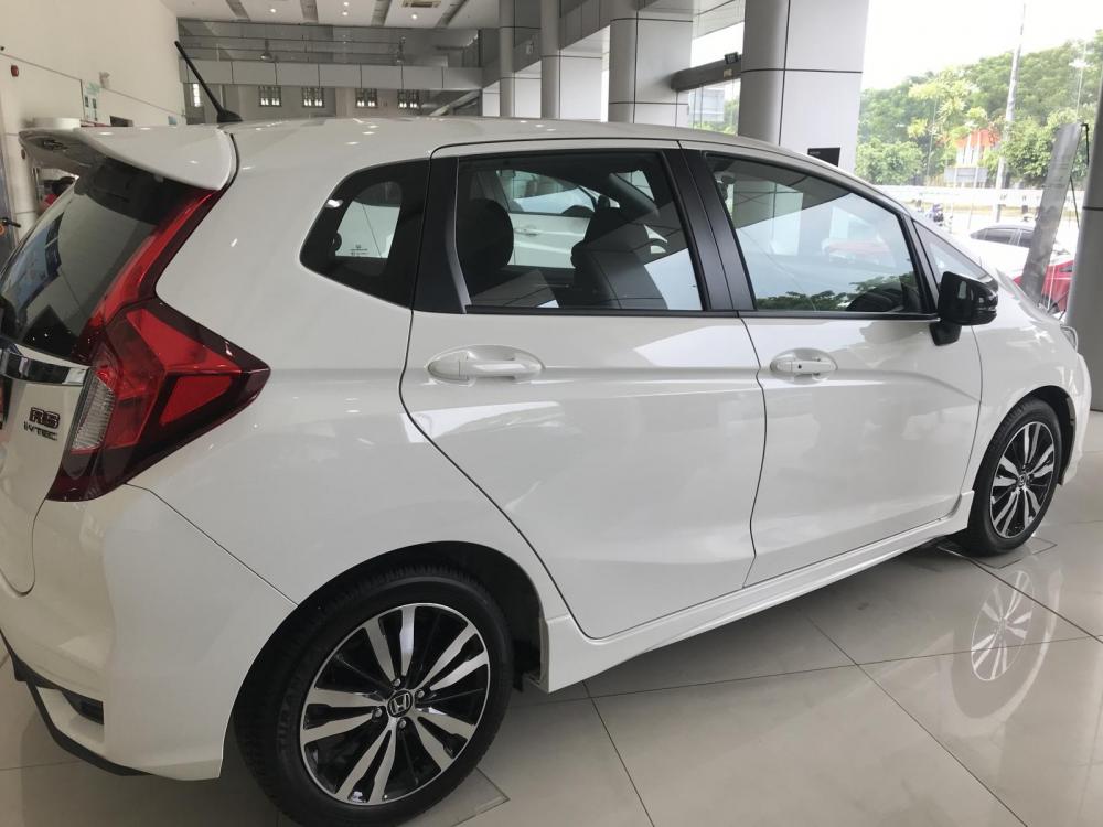 Honda Jazz RS 2018 - Bán xe Honda JAZZ 2018 bản RS. Hỗ trợ vay 90%. Tặng tiềm mặt+ Phụ kiện, LH: 0908.322.223