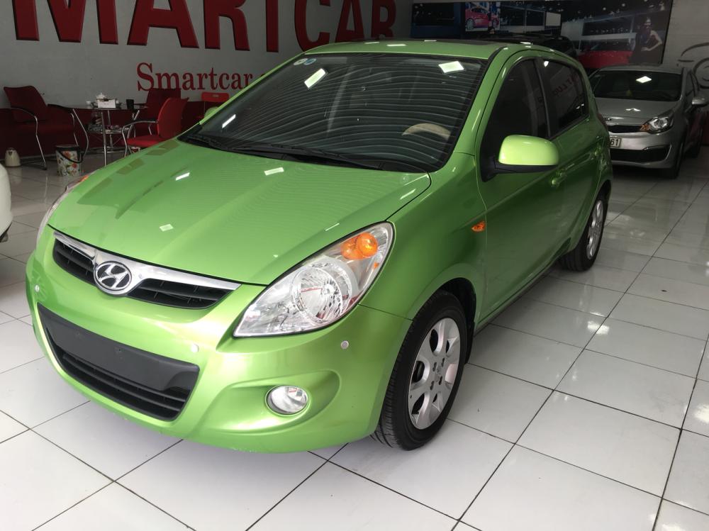 Hyundai i20 2011 - Cần bán gấp Hyundai i20 đời 2011 màu xanh lục, giá chỉ 350 triệu, xe nhập