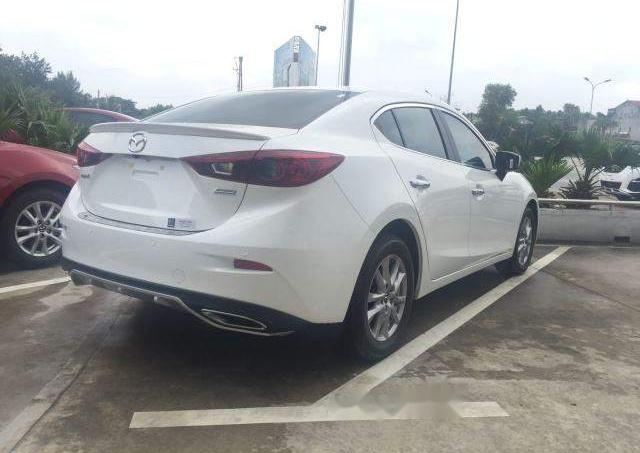 Mazda 3    2018 - Cần bán Mazda 3 năm sản xuất 2018, màu trắng, nhập khẩu nguyên chiếc 