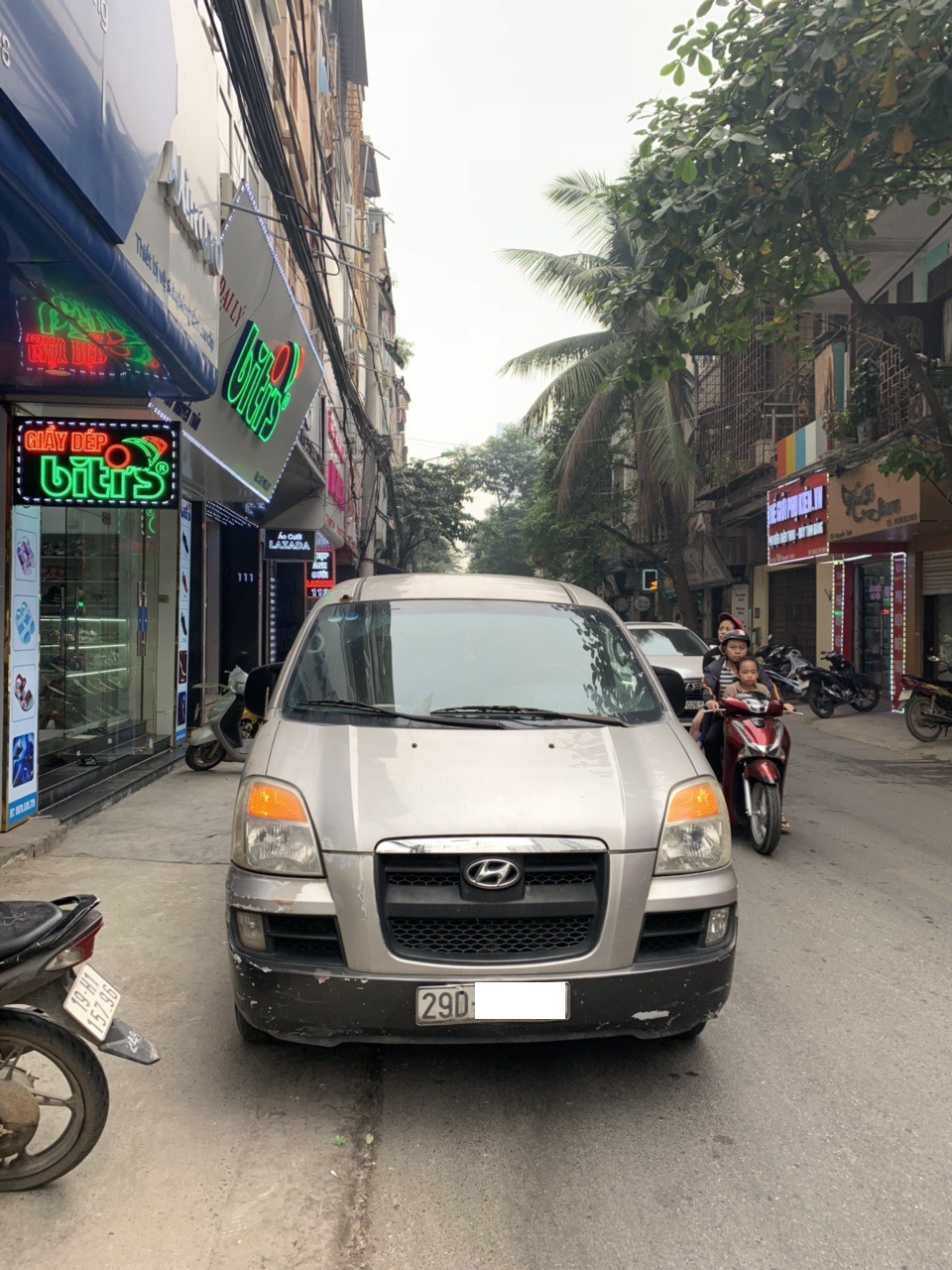 Hyundai Starex Van 2005 - Bán ô tô Hyundai Starex bán tải Van sản xuất 2005, màu bạc, nhập khẩu nguyên chiếc