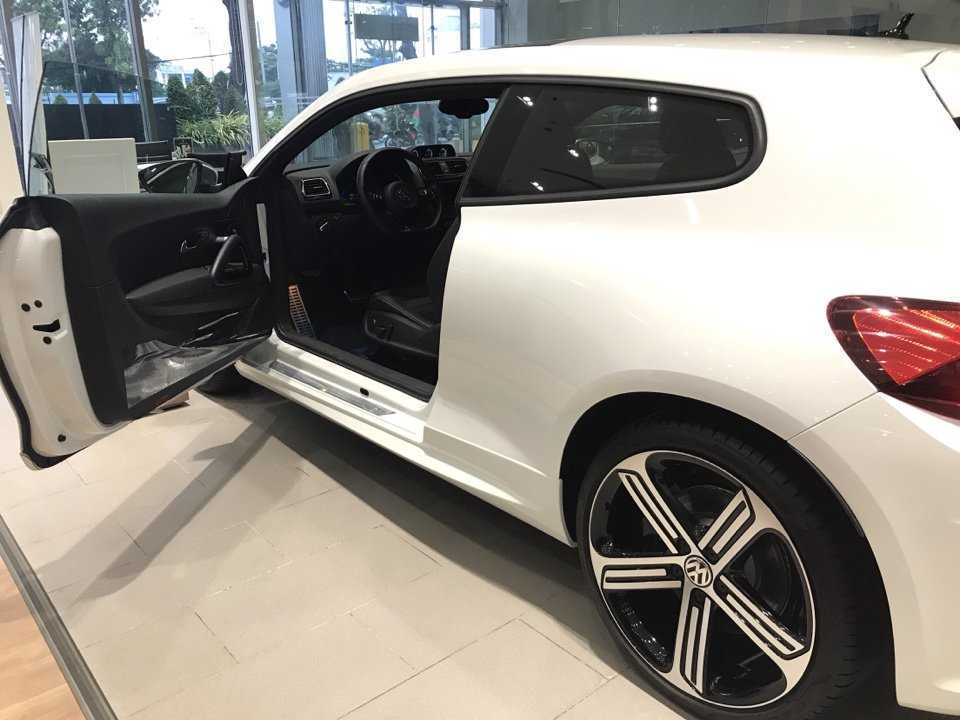 Volkswagen Scirocco 2018 - Trắng Ngọc Trinh, bán xe Đức 280 ngựa, tặng tiền mặt, tặng túi Gucci, mua xe không đụng hàng