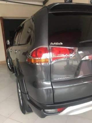 Mitsubishi Pajero Sport 2011 - Cần bán gấp Mitsubishi Pajero Sport năm 2011, màu xám, giá chỉ 550 triệu