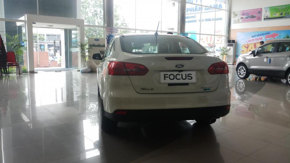 Ford Focus Titanium sedan 2018 - Cần bán Ford Focus Titanium sedan năm 2018, màu trắng