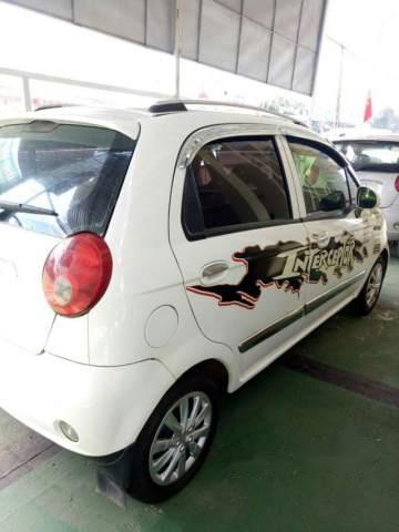 Chevrolet Spark 2009 - Cần bán gấp Chevrolet Spark năm sản xuất 2009, màu trắng số sàn giá cạnh tranh