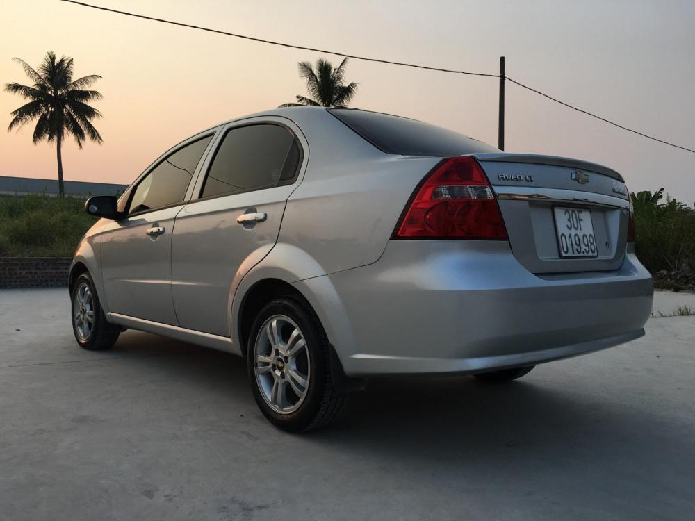 Chevrolet Aveo   2017 - Bán Chevrolet Aveo 2017 số sàn, màu bạc, chạy lướt giá 345tr