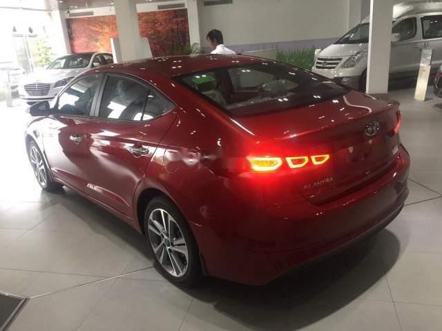 Hyundai Elantra   1.6 AT  2018 - Bán xe Hyundai Elantra 1.6 AT năm 2018, màu đỏ, xe nhập, giá 629tr