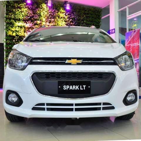 Chevrolet Spark 2018 - Bán Chevrolet Spark đời 2018, màu trắng, nhập khẩu, 299 triệu