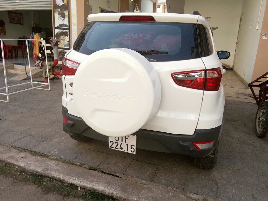 Ford EcoSport 1.5 MT 2015 - Cần bán lại xe Ford EcoSport 1.5 MT đời 2015, màu trắng, nhập khẩu nguyên chiếc như mới