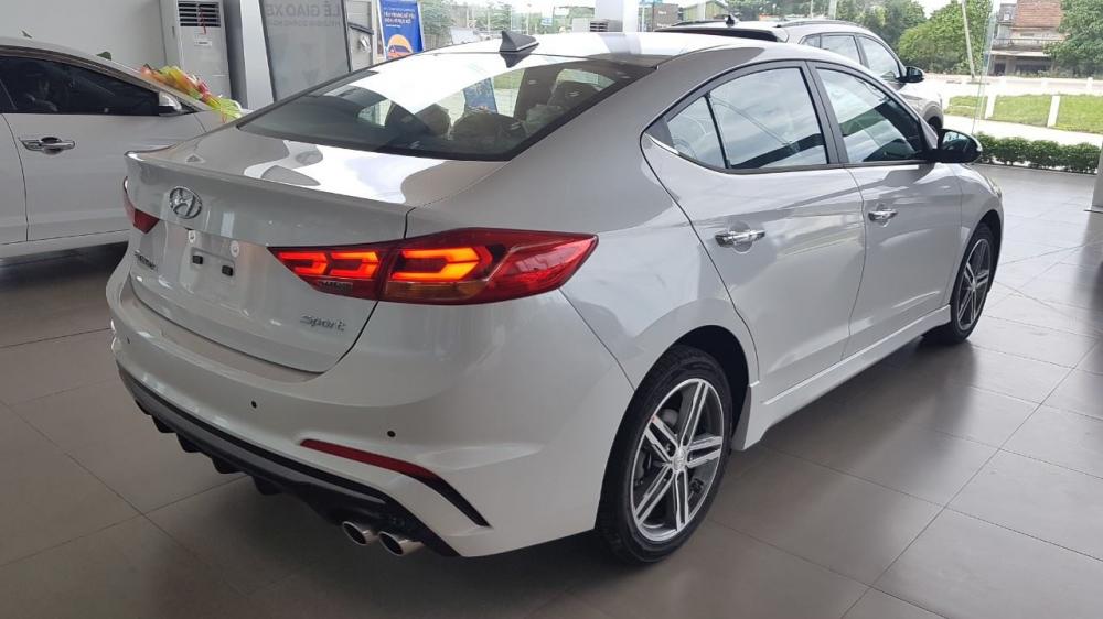 Hyundai Elantra 1.6 2018 - Hyundai Hà Đông sẵn xe Elantra Sport màu trắng