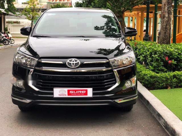 Toyota Innova  Venturer  2017 - Cần bán Toyota Innova Venturer đời 2017, màu đen mới chạy 5.600 km