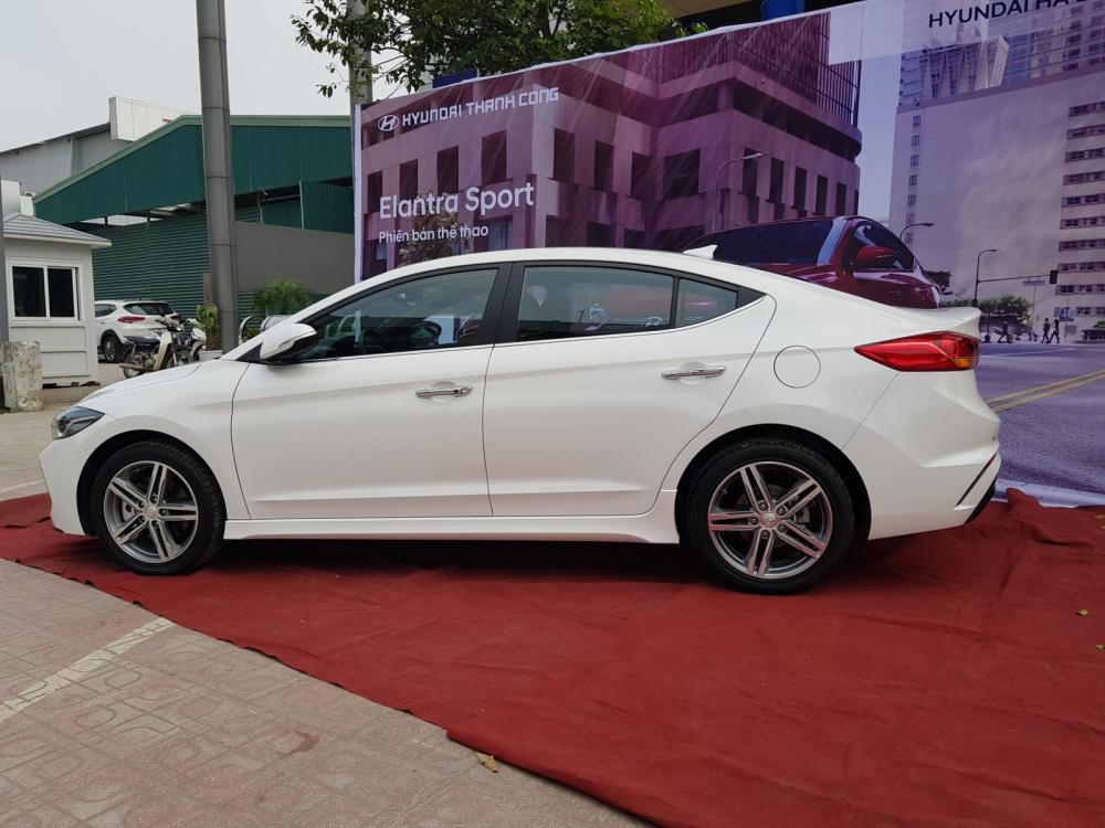 Hyundai Elantra 1.6 2018 - Hyundai Hà Đông sẵn xe Elantra Sport màu trắng