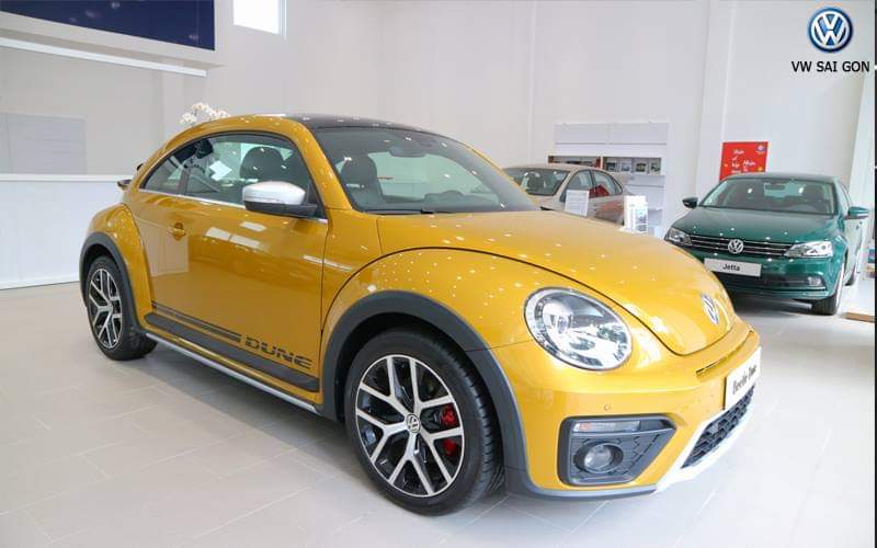 Volkswagen Beetle AT 2018 - Cần bán Volkswagen Beetle sản xuất năm 2018, màu vàng, nhập khẩu nguyên chiếc