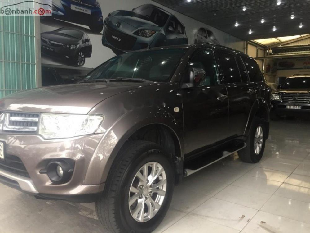 Mitsubishi Pajero Sport D 4x2 MT 2014 - Bán Mitsubushi Pajero Sport đời 2014 màu nâu, số sàn, động cơ 2.5, chạy 50.000km