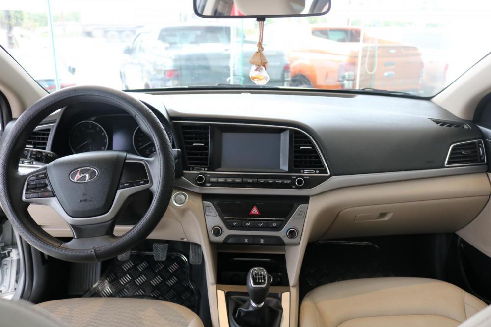 Hyundai Elantra 1.6MT 2018 - Bán Hyundai Elantra 1.6MT đời 2018, màu bạc, giá tốt