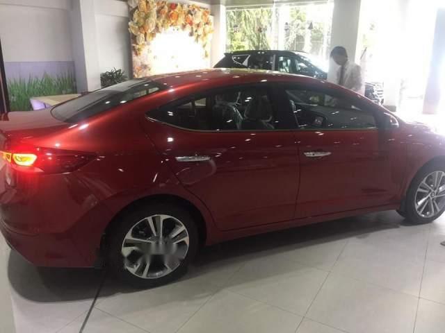 Hyundai Elantra   1.6 AT  2018 - Bán xe Hyundai Elantra 1.6 AT năm 2018, màu đỏ, xe nhập, giá 629tr