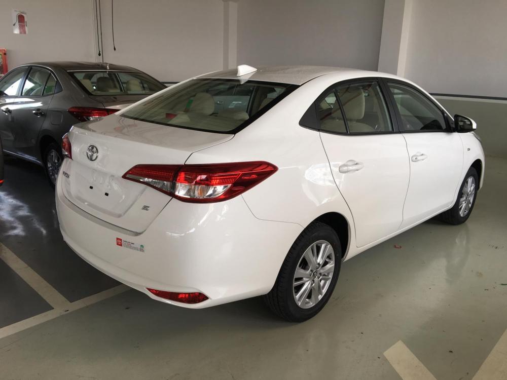 Toyota Vios E 2018 - Cần bán xe Toyota Vios E đời 2018, màu trắng giá 516 triệu, đưa trước 140 triệu nhận xe ngay