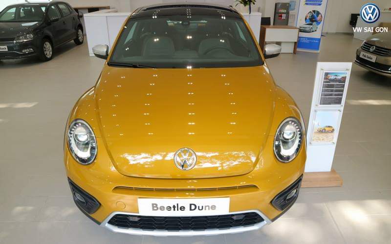 Volkswagen Beetle AT 2018 - Cần bán Volkswagen Beetle sản xuất năm 2018, màu vàng, nhập khẩu nguyên chiếc