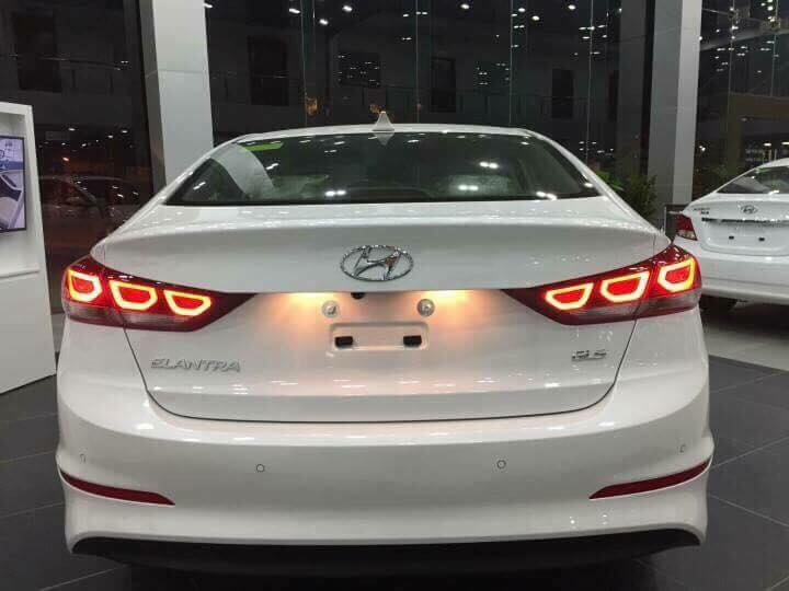 Hyundai Elantra 2.0AT 2018 - Hyundai Hà Đông có sẵn Elantra 2.0 AT màu trắng