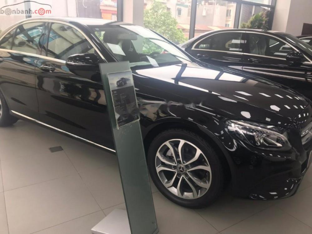 Mercedes-Benz C class 200 2018 - Cần bán Mercedes 200 sản xuất năm 2018, màu đen