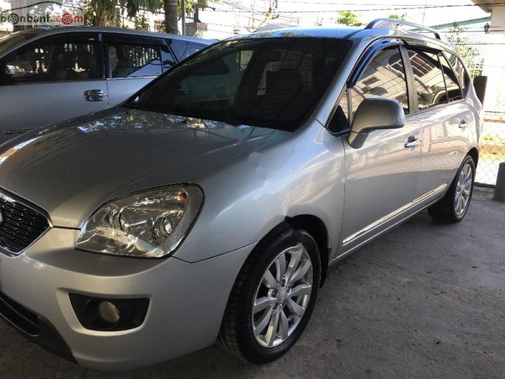 Kia Carens  MT 2011 - Bán Kia Carens MT năm 2011, màu bạc như mới, giá chỉ 325 triệu