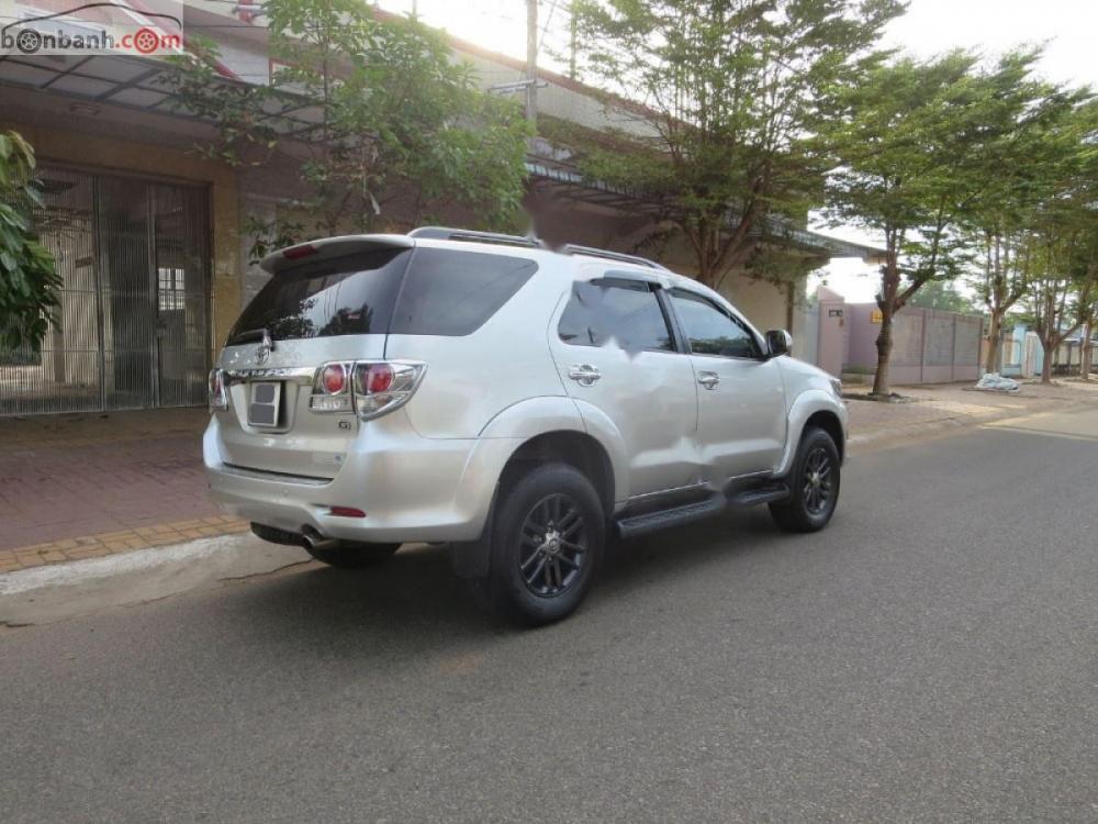 Toyota Fortuner 2015 - Cần bán Toyota Fortuner sản xuất 2015, màu bạc còn mới