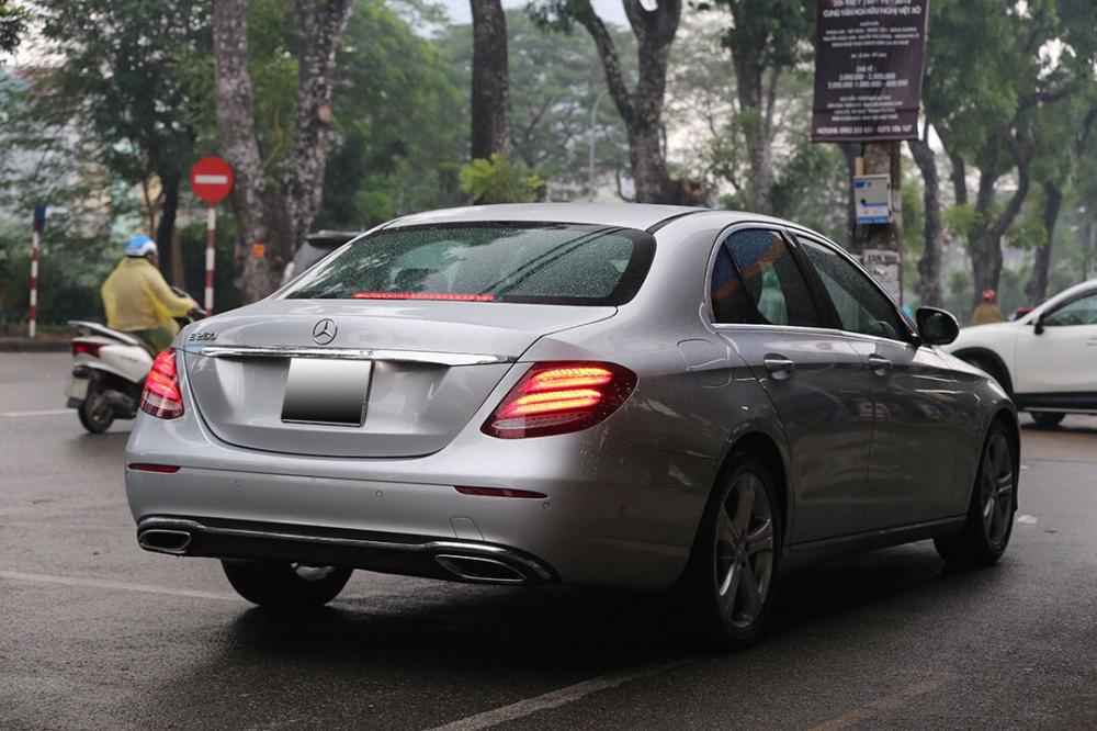 Mercedes-Benz E class E250 2016 - Bán Mercedes E250 sản xuất 2016, màu bạc như mới