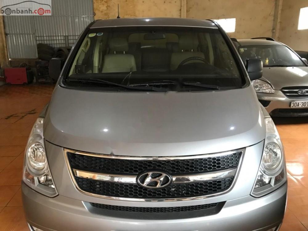 Hyundai Grand Starex 2012 - Bán Hyundai Grand Starex năm 2012, màu bạc, xe nhập, giá tốt