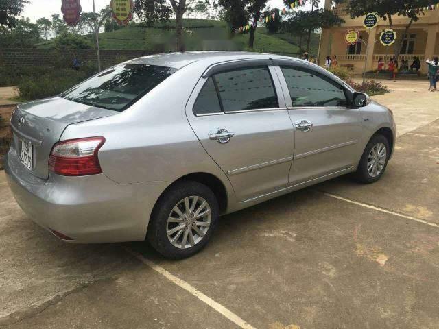 Toyota Vios 2010 - Cần bán lại xe Toyota Vios đời 2010, màu bạc, nhập khẩu nguyên chiếc