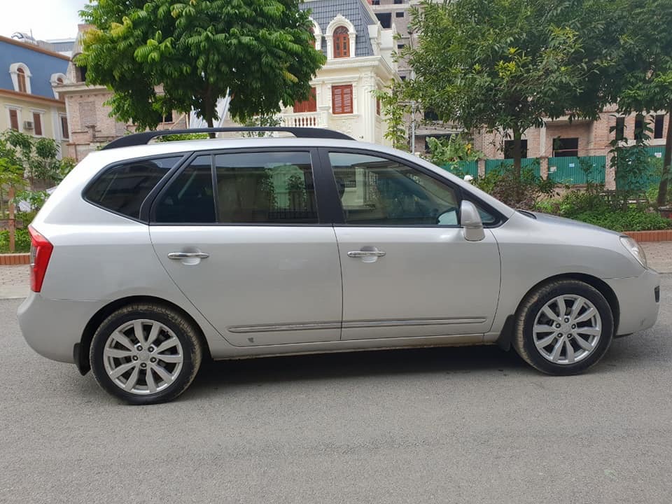 Kia Carens 2.0 2010 - Cần bán Kia Carens đời 2010, màu bạc