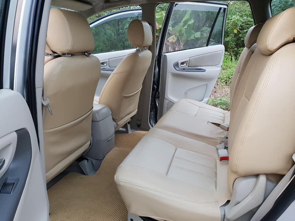 Toyota Innova 2.0E 2014 - Cần bán Toyota Innova đời 2014, màu bạc