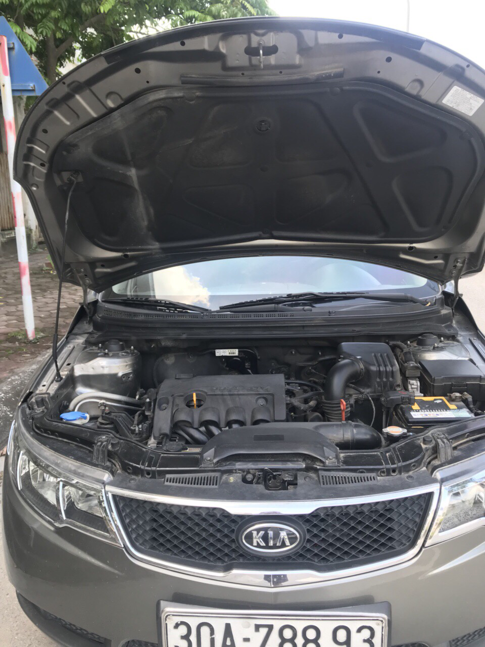 Kia Forte 2009 - Cần bán xe Kia Forte đời 2009 màu xám bạc, giá chỉ 380 triệu, xe nhập