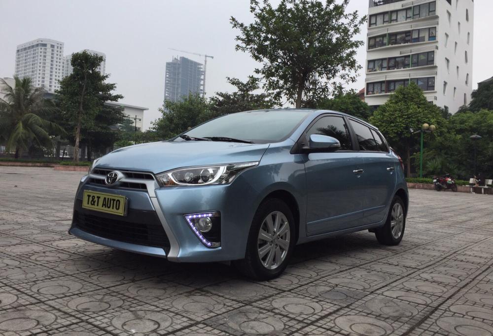 Toyota Yaris 2017 - Cần bán gấp Toyota Yaris năm 2017 màu xanh lam, 655 triệu, xe nhập