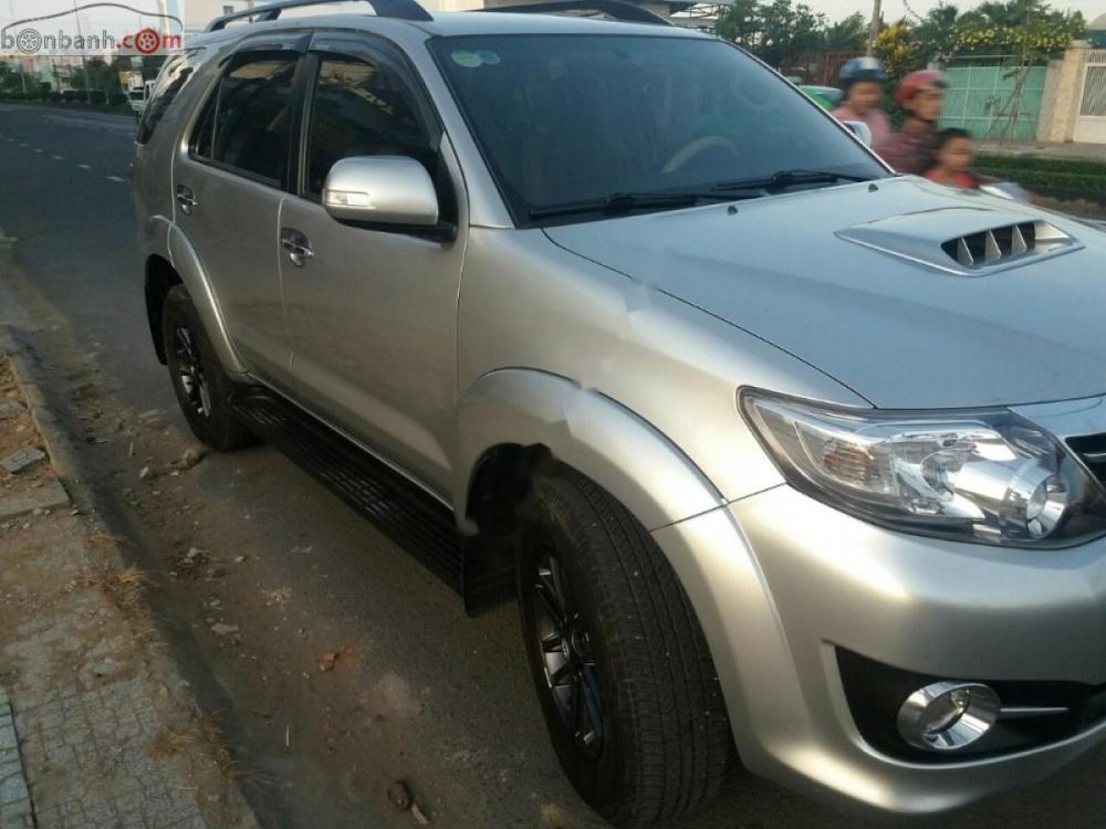 Toyota Fortuner G 2015 - Bán Toyota Fortuner G sản xuất năm 2015, màu bạc, xe gia đình