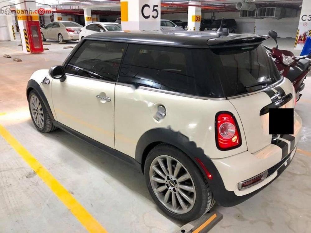 Mini Cooper S 2010 - Cần bán gấp Mini Cooper S sản xuất 2010, màu kem (be), nhập khẩu