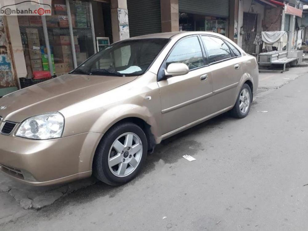 Daewoo Lacetti 2005 - Cần bán lại xe Daewoo Lacetti sản xuất năm 2005, màu vàng, giá tốt