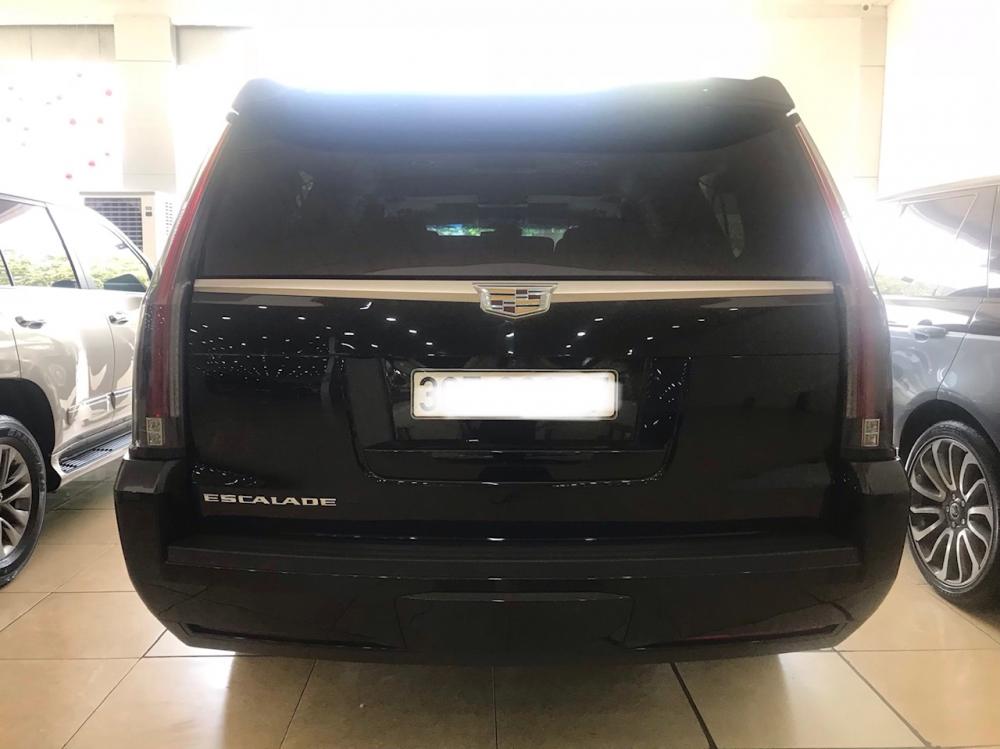 Cadillac Escalade 2015 - Bán Cadillac Escalade sản xuất 2015 màu đen nội thất nâu, xe cực đẹp