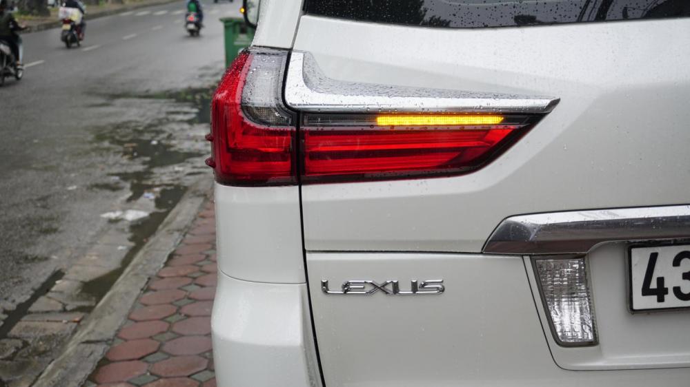 Lexus LX 570 2016 - Cần bán xe Lexus LX 570 đời 2017, màu trắng, nhập khẩu nguyên chiếc Trung Đông: LH E Hương 0945392468