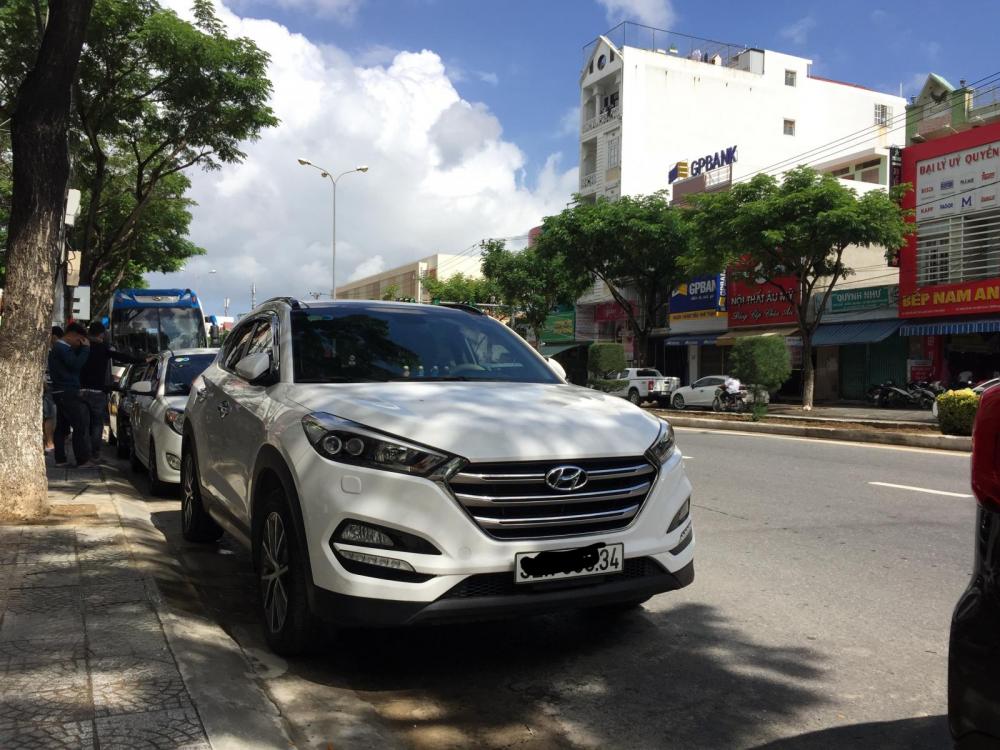 Hyundai Tucson 2016 - Bán xe Hyundai Tucson đời 2016, màu trắng, xe nhập, như mới