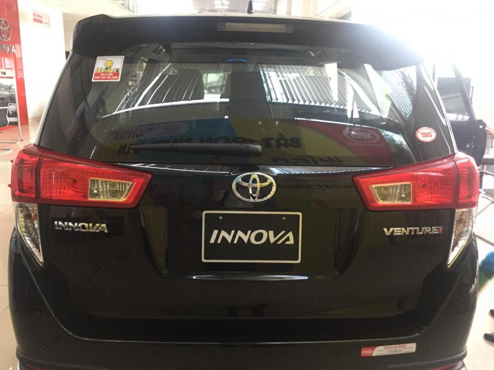 Toyota Innova Venturer 2018 - Bán xe Toyota Innova 2.0 Venturer giá ưu đãi