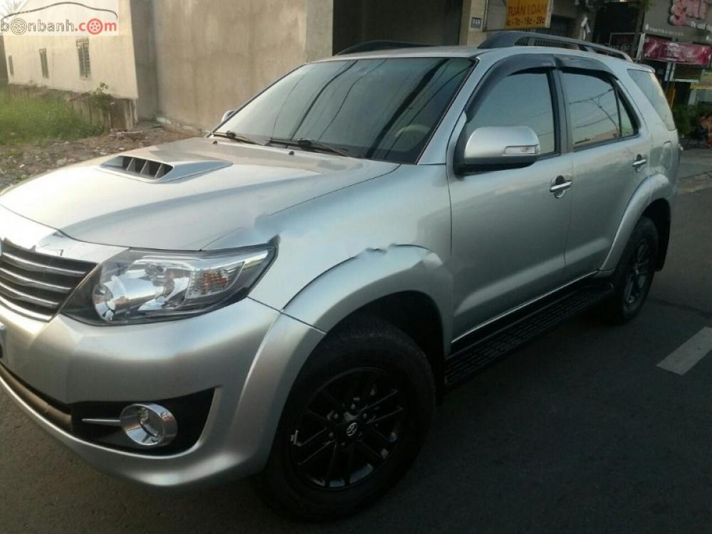 Toyota Fortuner G 2015 - Bán Toyota Fortuner G sản xuất năm 2015, màu bạc, xe gia đình