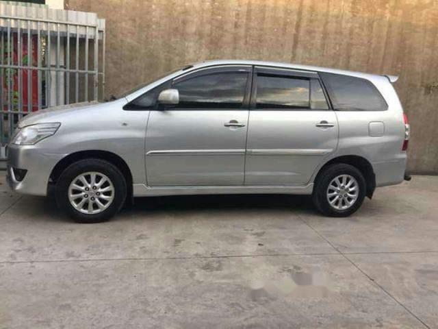 Toyota Innova   2013 - Bán Toyota Innova đời 2013, màu bạc, xe nhập