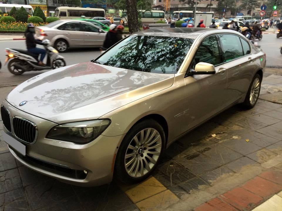 BMW 7 Series 750li 2011 - Cần đổi xe bán BMW 750LI vàng cát, nhập Mỹ 2011, full option