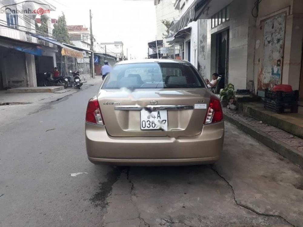 Daewoo Lacetti 2005 - Cần bán lại xe Daewoo Lacetti sản xuất năm 2005, màu vàng, giá tốt