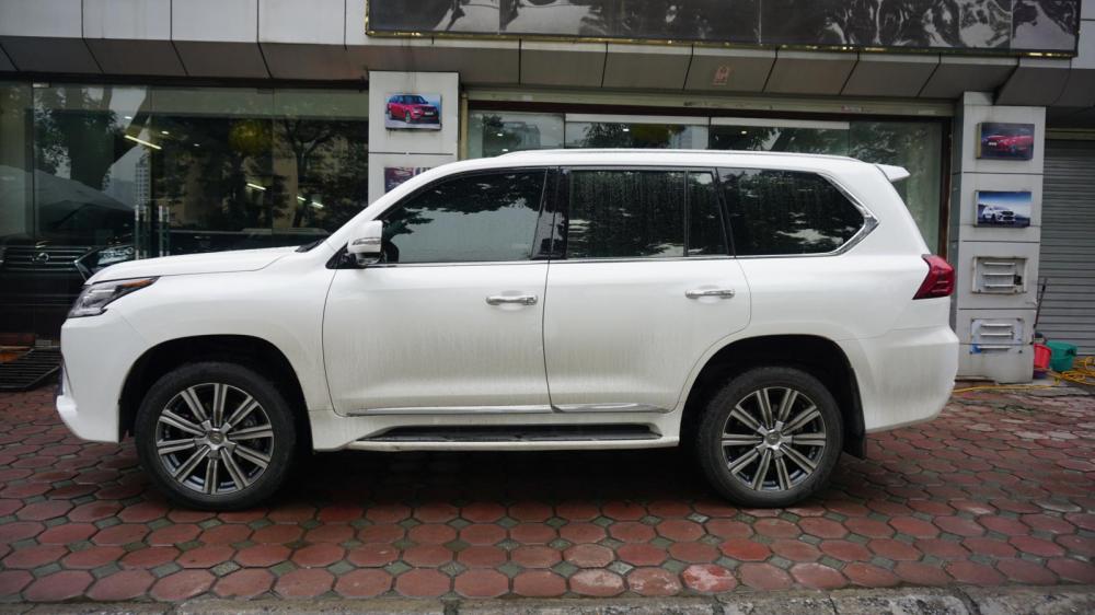 Lexus LX 570 2016 - Cần bán xe Lexus LX 570 đời 2017, màu trắng, nhập khẩu nguyên chiếc Trung Đông: LH E Hương 0945392468